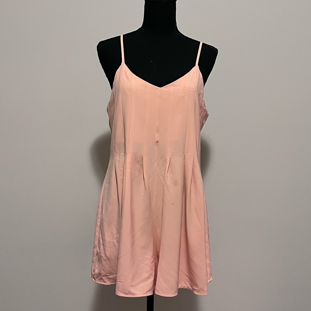 Pleaded Peach Romper 🍑 3” inseam.